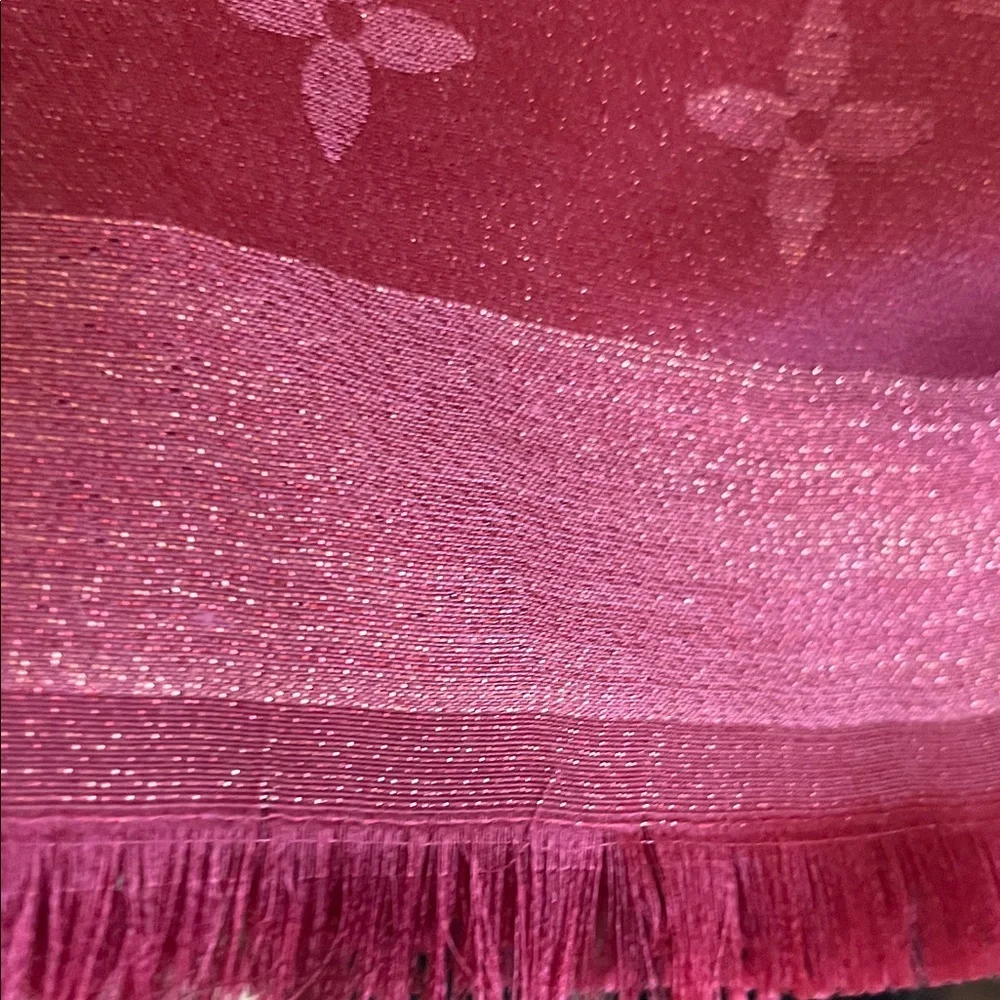 Louis Vuitton Burgundy Monogram Shawl - Picture 4 of 9